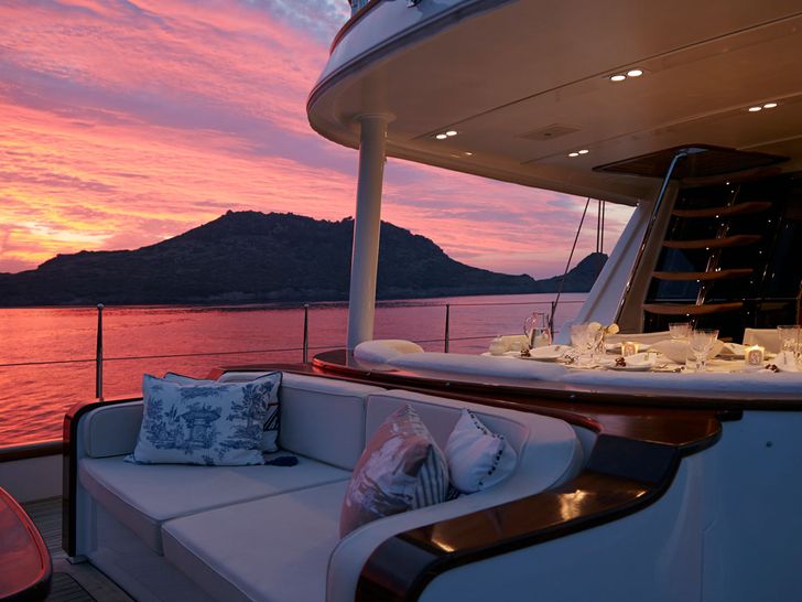GLORIOUS II Aft Seating