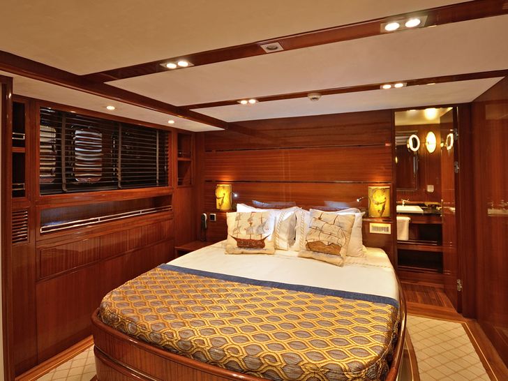 GLORIOUS II Cabin