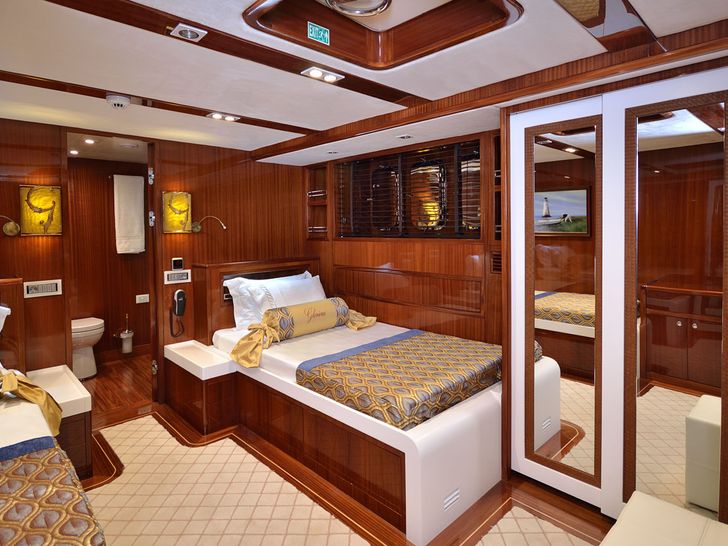 GLORIOUS II Cabin