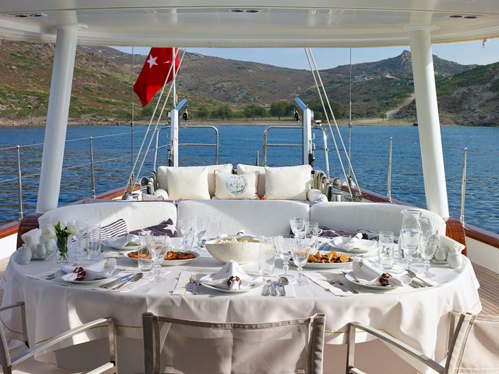 GLORIOUS II Aft Seating