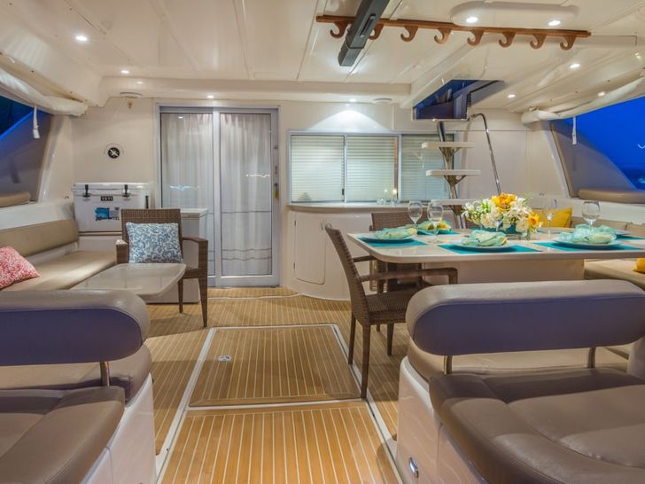 GOOD VIBRATIONS - Lagoon 620 Alfresco Dining GOOD VIBRATIONS - Lagoon 620 Alfresco Dining