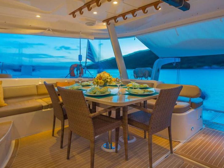 GOOD VIBRATIONS - Lagoon 620 Alfresco Dining GOOD VIBRATIONS - Lagoon 620 Alfresco Dining
