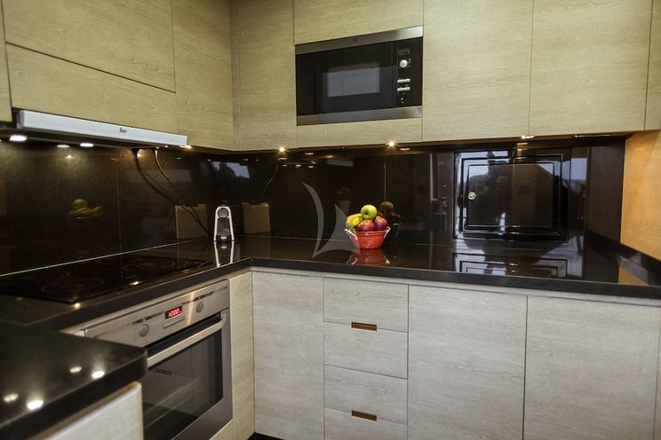 Charter Yacht GRACE - Astondia 94 - 4 Cabins - Cannes - Golfe Juan - Monaco - Antibes - St Tropez