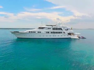 GRAND ILLUSION - Palmer Johnson 137 - 5 Cabins - Naples - Sicily - Bahamas - Caribbean GRAND ILLUSION - Palmer Johnson 137 - 5 Cabins - Naples - Sicily - Bahamas - Caribbean