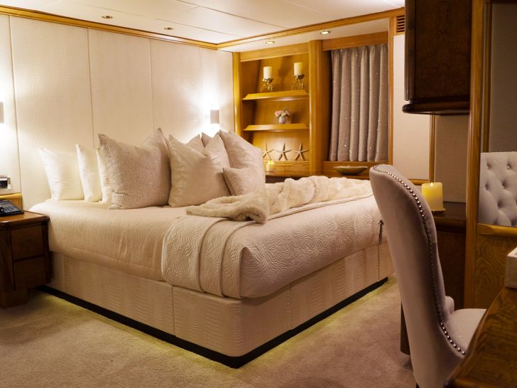 GRAND ILLUSION Palmer Johnson 137 Luxury Superyacht Main Cabin GRAND ILLUSION Palmer Johnson 137 Luxury Superyacht Main Cabin
