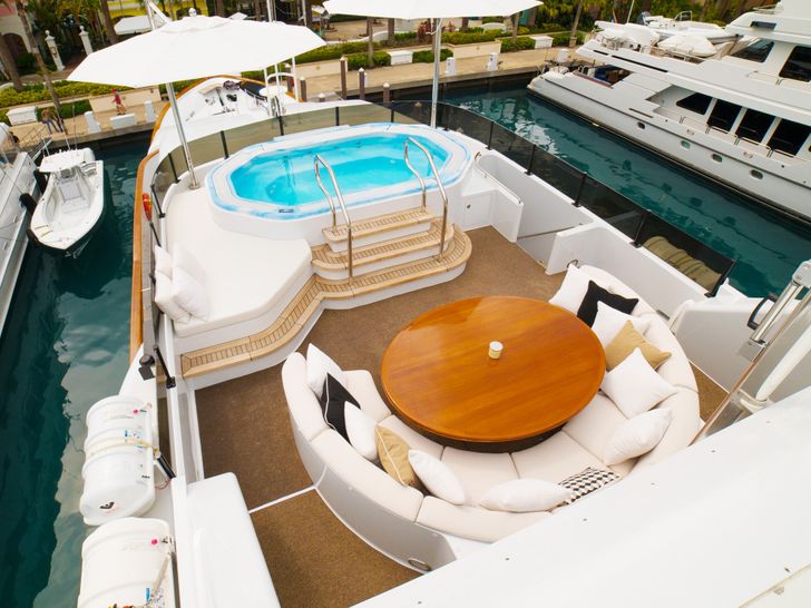 GRAND ILLUSION Palmer Johnson 137 Luxury Superyacht Jacuzzi GRAND ILLUSION Palmer Johnson 137 Luxury Superyacht Jacuzzi