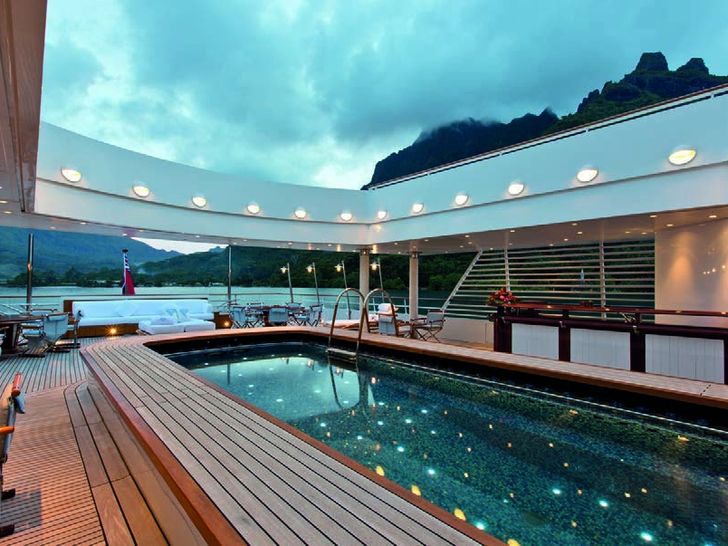 GRAND OCEAN Blohm&Voss 80m Pool GRAND OCEAN Blohm&Voss 80m Pool