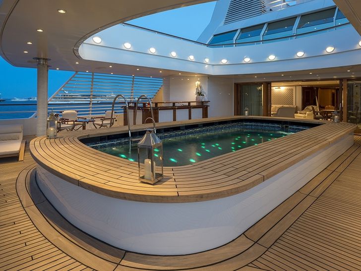 GRAND OCEAN Blohm&Voss 80m Pool