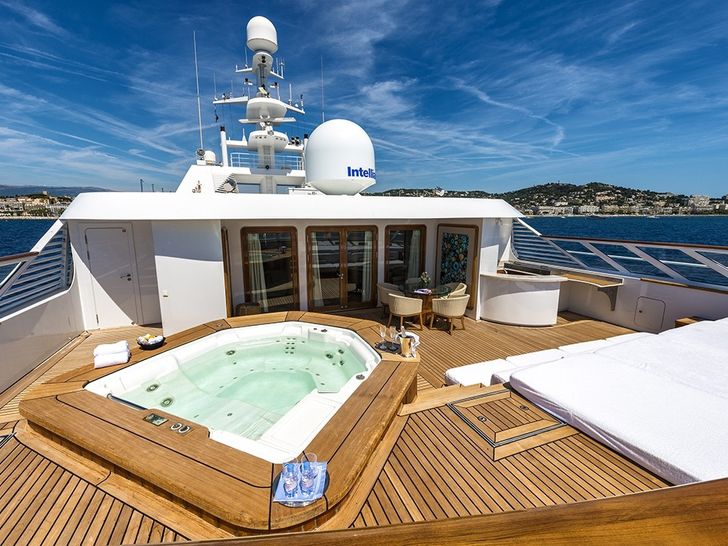 GRAND OCEAN Blohm&Voss 80m Bridge Jacuzzi