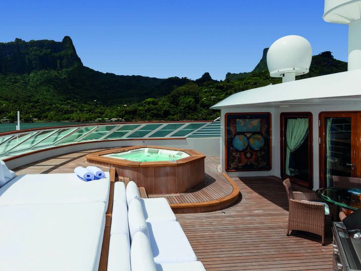 GRAND OCEAN Blohm&Voss 80m Bridge Jacuzzi GRAND OCEAN Blohm&Voss 80m Bridge Jacuzzi
