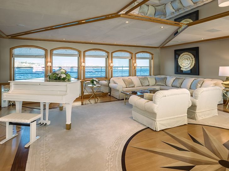 GRAND OCEAN Blohm&Voss 80m Lounge GRAND OCEAN Blohm&Voss 80m Lounge
