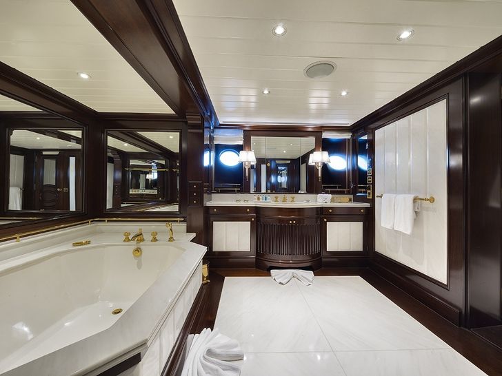 GRAND OCEAN Blohm&Voss 80m Ensuite GRAND OCEAN Blohm&Voss 80m Ensuite