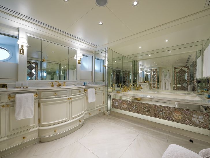 GRAND OCEAN Blohm&Voss 80m Ensuite