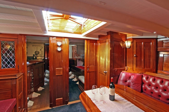 Charter Yacht HALLOWEEN - Bermudan Cutter - 2 Cabins - French Riviera - Italian Riviera - Sardinia - Corsica - Barcelona - Majorca - Mahon - Monaco