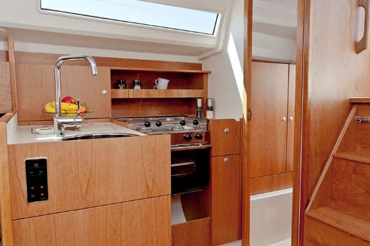 Charter Yacht Hanse 315 - 2 cabins(2 double)- 2016 - Biograd - Sibenik - Split
