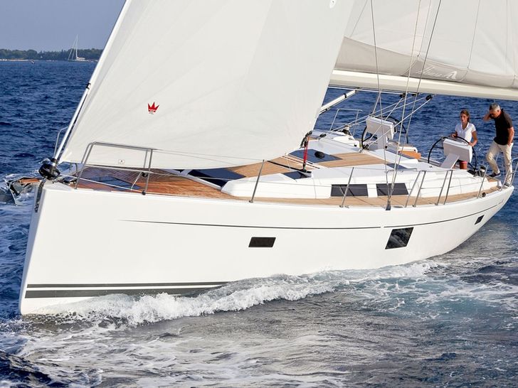 Hanse 455 under sail