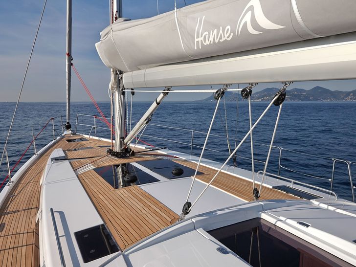 Hanse 455 bow