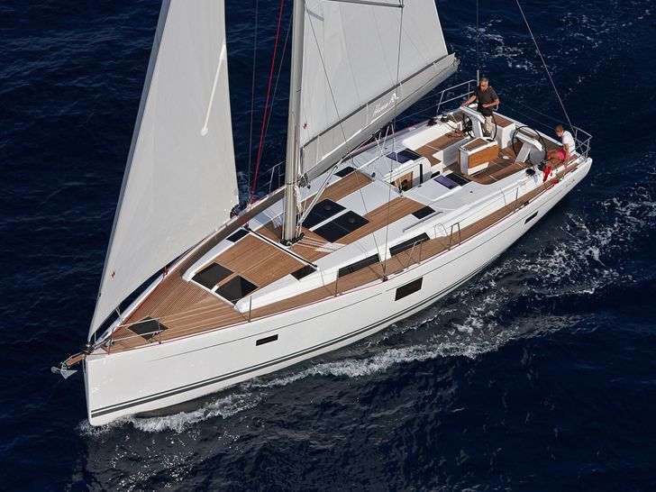 Hanse 455 under sail