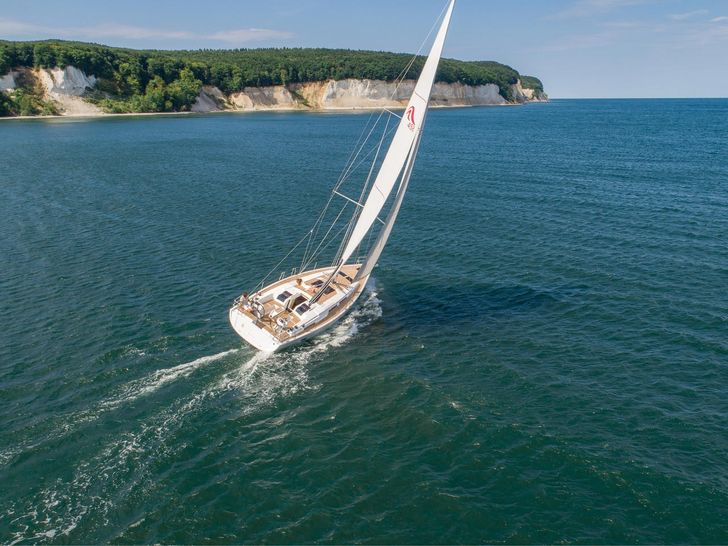 HANSE 458 - sailing on the waterline HANSE 458 - sailing on the waterline