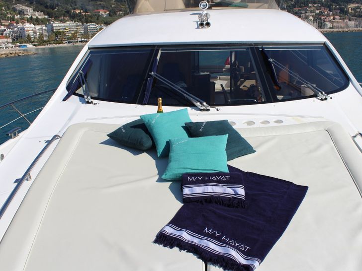 HAYAT Sunseeker 22m Bow HAYAT Sunseeker 22m Bow