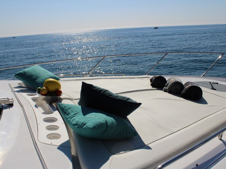 HAYAT Sunseeker 22m Bow HAYAT Sunseeker 22m Bow