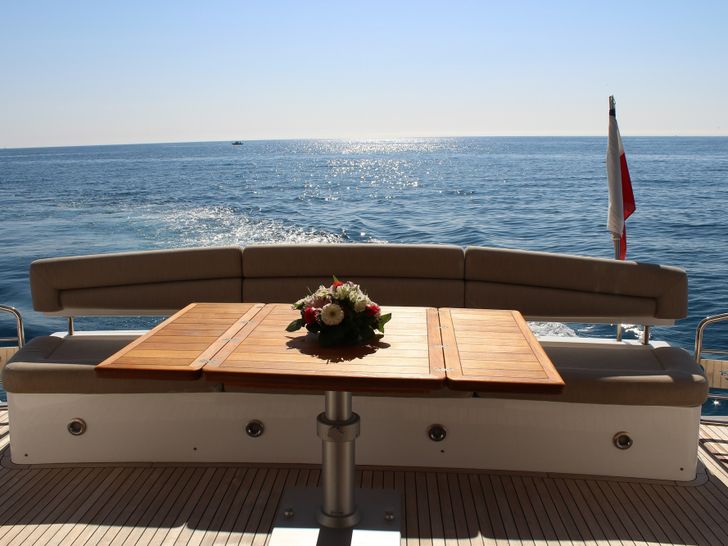 HAYAT Sunseeker 22m Aft HAYAT Sunseeker 22m Aft