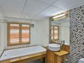 HL 33 - Shower/Toilet HL 33 - Shower/Toilet