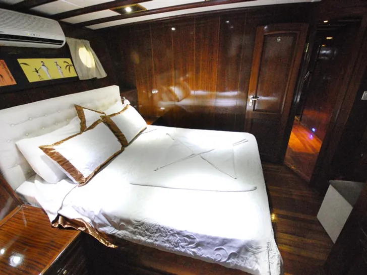 HOLIDAY X Cabin HOLIDAY X Cabin