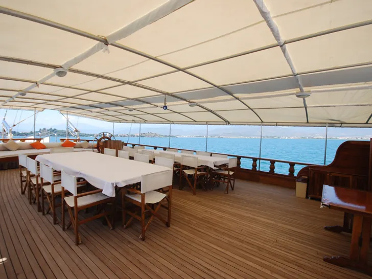 HOLIDAY X Dining HOLIDAY X Dining