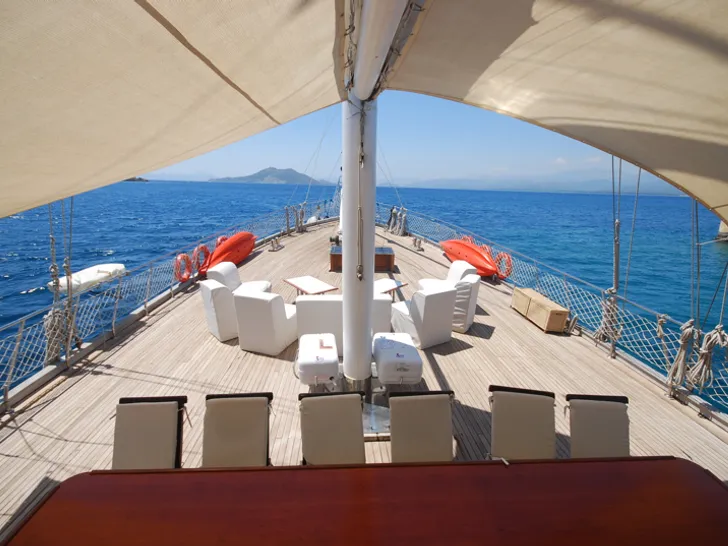 HOLIDAY X Deck HOLIDAY X Deck