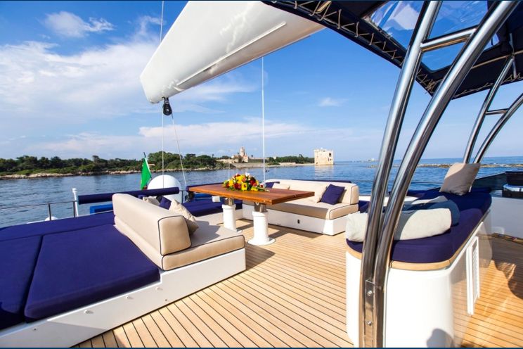 Charter Yacht HUTIANE - 31m Cuneo Marine - 4 Cabins - Monaco - Cannes - St Tropez