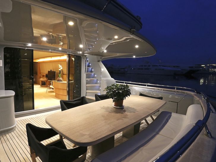 Maiora Motor Yacht IF Aft Dining Maiora Motor Yacht IF Aft Dining