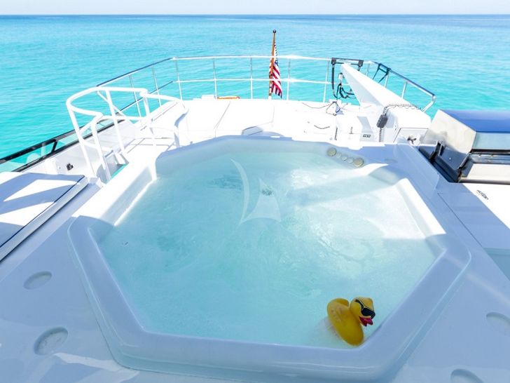 IL CAPO Broward Marine 119 jacuzzi