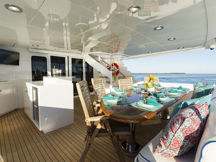 IL CAPO Broward Marine 119 aft deck IL CAPO Broward Marine 119 aft deck