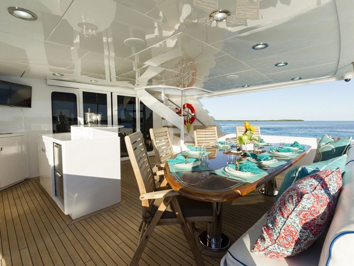 IL CAPO Broward Marine 119 aft deck