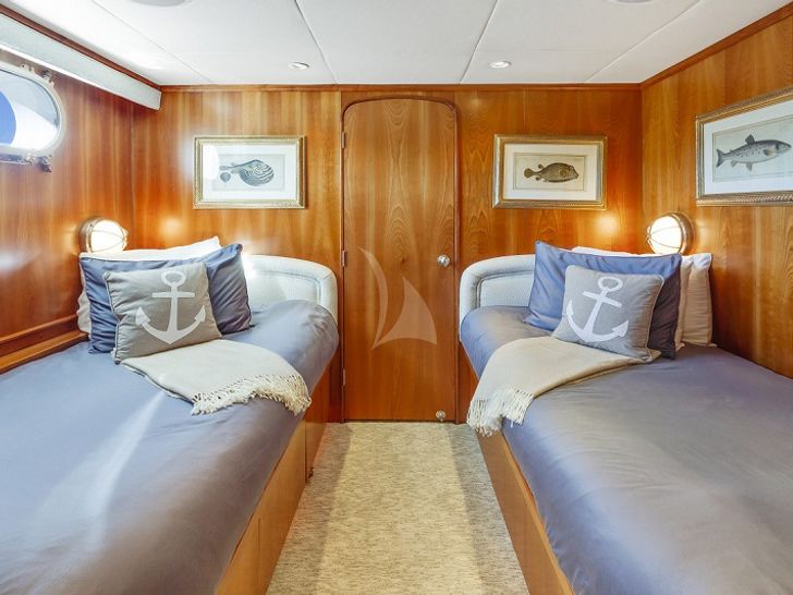 IL CAPO Broward Marine 119 twin cabin IL CAPO Broward Marine 119 twin cabin