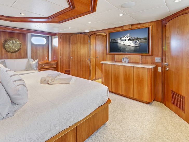 IL CAPO Broward Marine 119 master cabin IL CAPO Broward Marine 119 master cabin