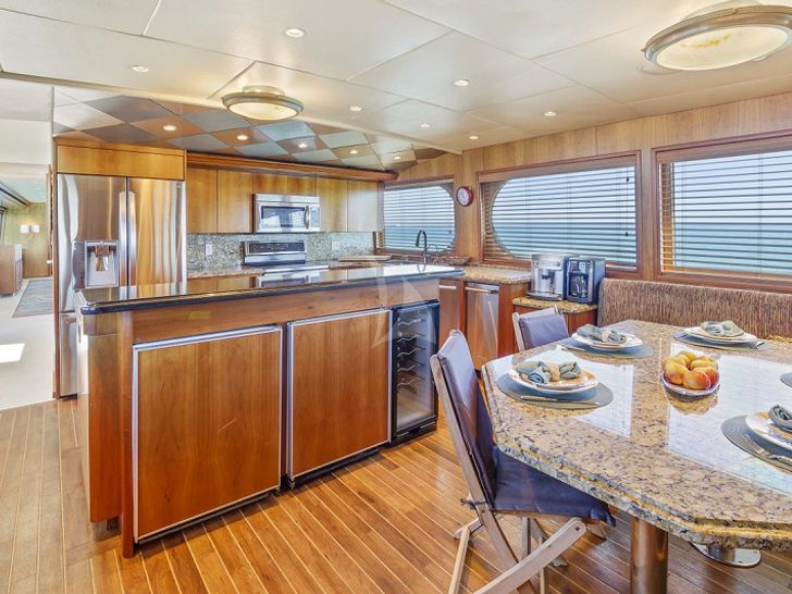 IL CAPO Broward Marine 119 saloon dining area IL CAPO Broward Marine 119 saloon dining area