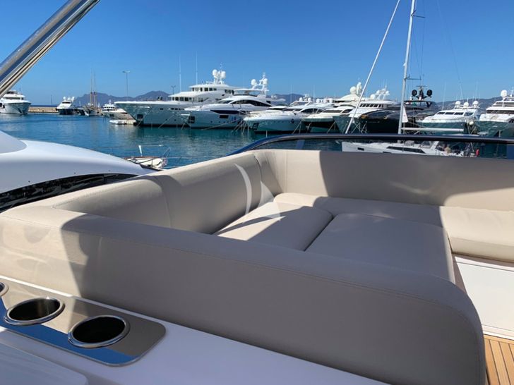 Imagine - Azimut 68 F Imagine - Azimut 68 F