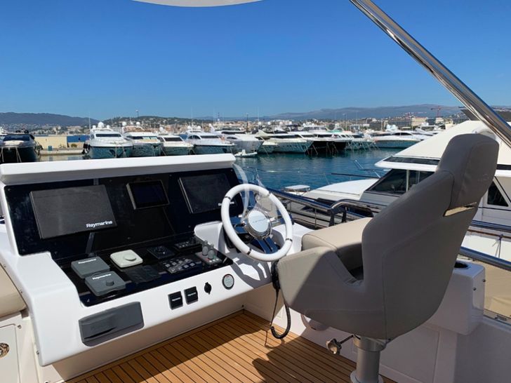 Imagine - Azimut 68 F Imagine - Azimut 68 F