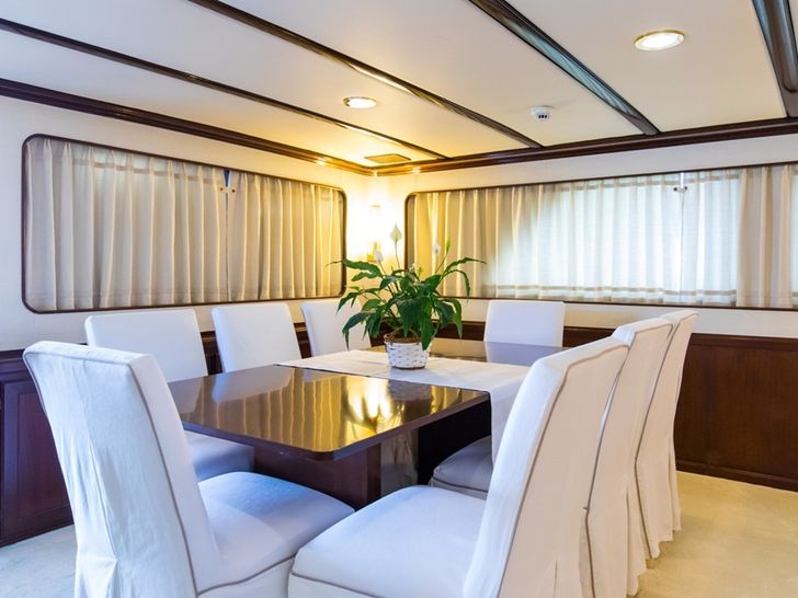 INDIA Benetti 35m Motoryacht Saloon INDIA Benetti 35m Motoryacht Saloon
