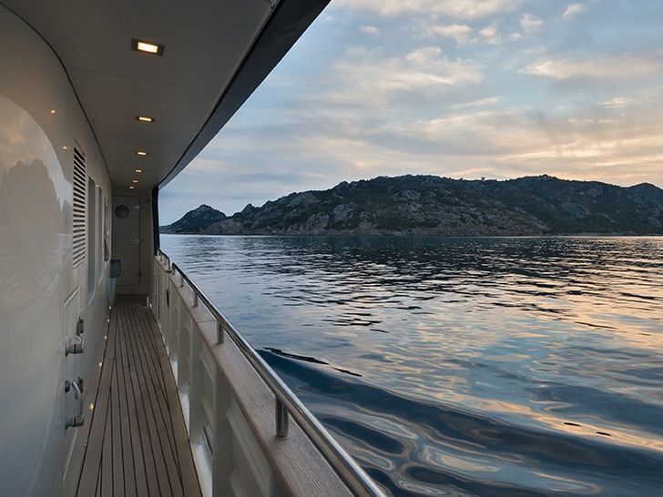 INDIAN Cantieri di Pesaro 26m Motoryacht Walkway INDIAN Cantieri di Pesaro 26m Motoryacht Walkway