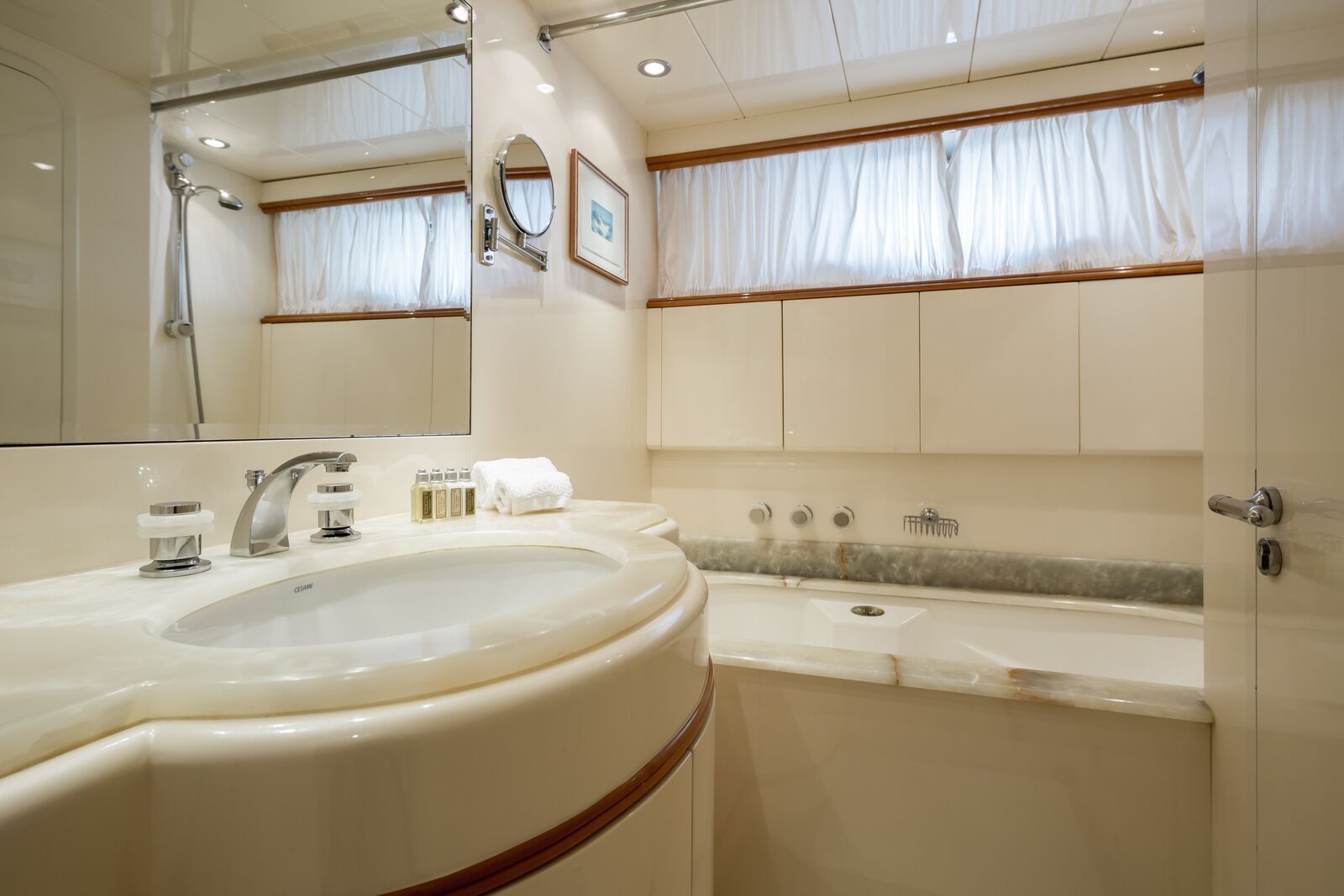 INDULGENCE OF POOLE Mangusta 86 Luxury Superyacht VIP Bathroom