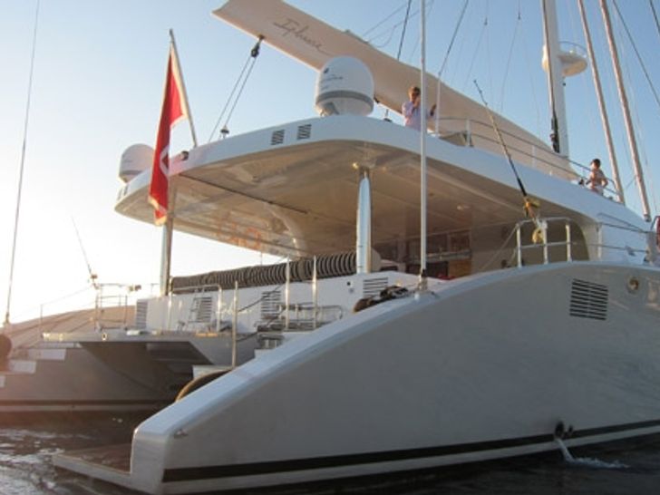 IPHARRA - Sunreef 102 Stern Sideview IPHARRA - Sunreef 102 Stern Sideview