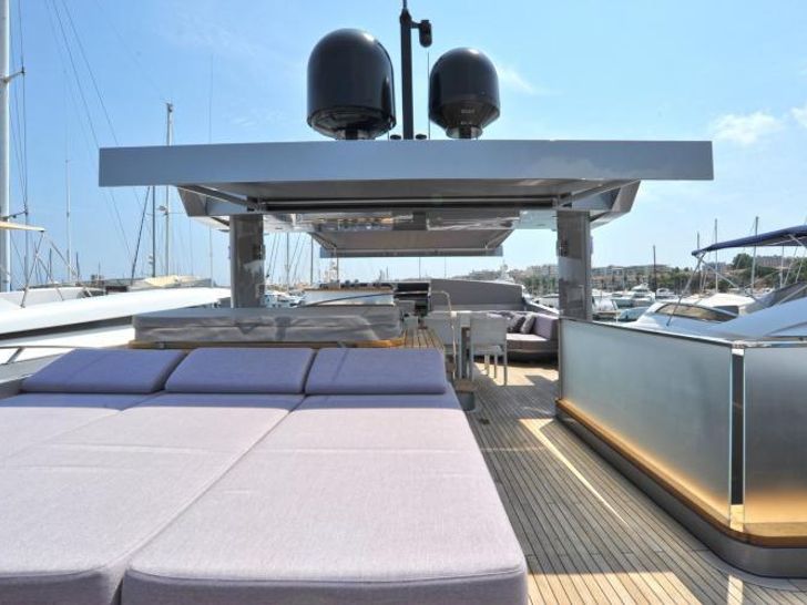 IROCK Flybridge IROCK Flybridge