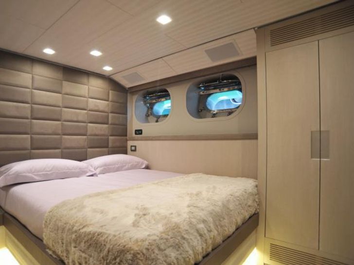 IROCK Double Cabin