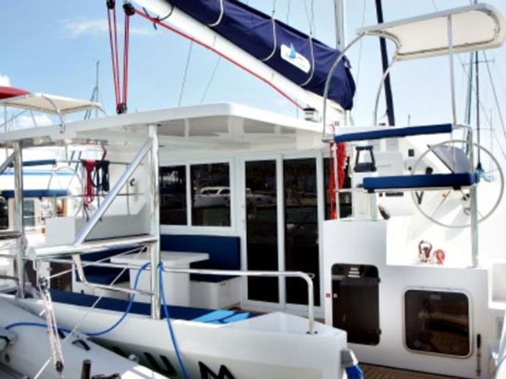 Island Spirit 38 - Cockpit Island Spirit 38 - Cockpit
