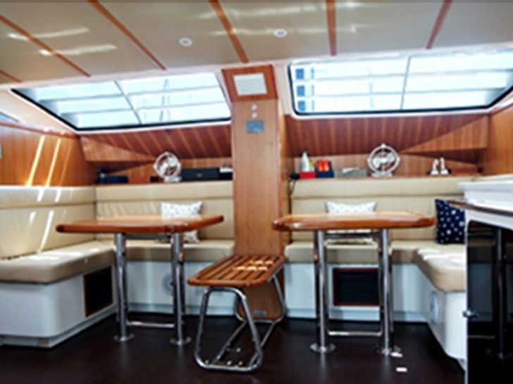 Island Spirit 38 - Salon Island Spirit 38 - Salon