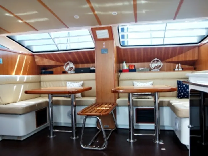 Island Spirit 38 - Salon Island Spirit 38 - Salon