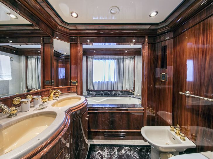 JAAN Intermarine SPA 138 Double Ensuite